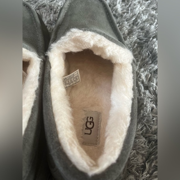 Uggs men’s slippers - Picture 2 of 5